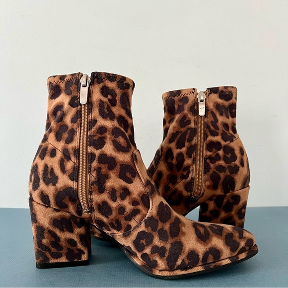 Marc Fisher Leave 2 Leopard Animal Print Faux Suede Ankle Boots - Picture 3 of 8
